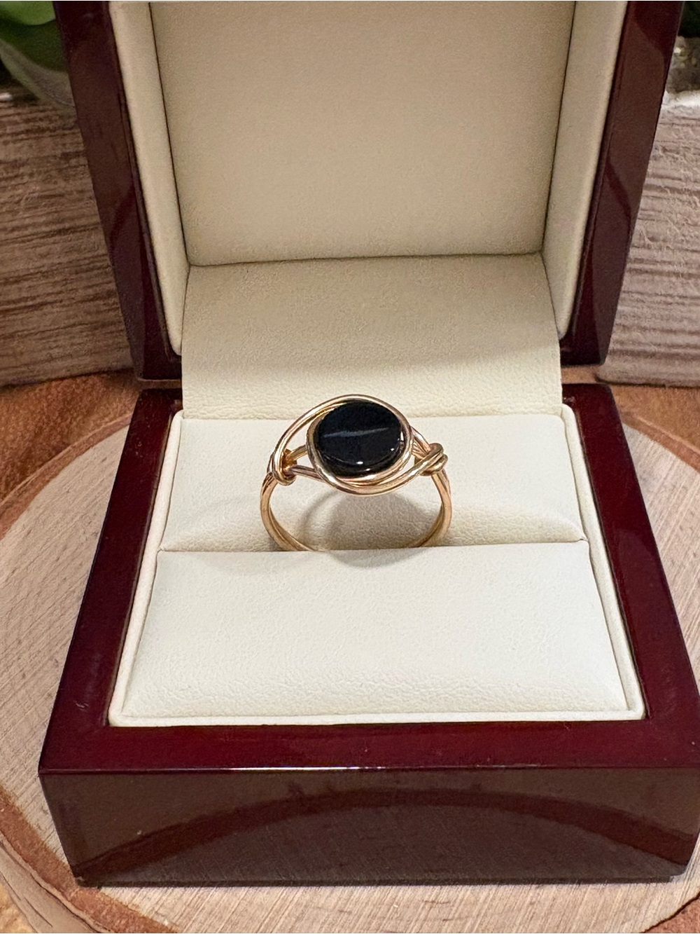 Gold Wire Ring with Black Stone 💛🖤